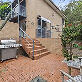 Bright Coastal Townhouse With BBQ & Courtyard