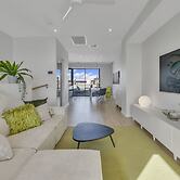 Oceanview Luxury With Dedicated Workspace