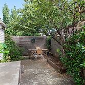 Contemporary 1-bed Unit Near Chapel St