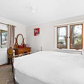 Bright 3-bed House With Garden,