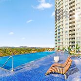 Bright 2-bed Apartment With Scenic Balcony