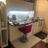 Cozy Tusmore Apartment With Private Garden City View Near Burnside Vil