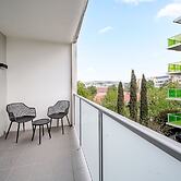 Lakeside 1-bed With A/c, Parking & Balcony