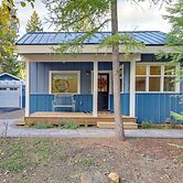2 Mi to Payette Lake: Charming Cottage w/ Hot Tub!
