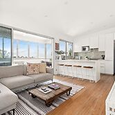 Luxury 2-bed With Ocean Views and Garden