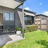 Bright 2-bed Glenroy Home With Courtyard