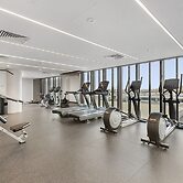 Gorgeous High-rise Unit With Sky Bar, Pool and Gym