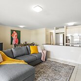 Albion Convenient Hideaway With Parking & Balcony