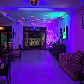 Villa Camellia Garland