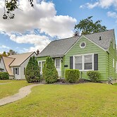 1 Mi to Dtwn Burlington: Modern Home w/ Yard!