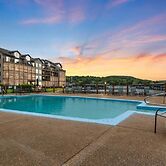Relaxing Lakefront Condo w/ 2 Heated Pools, Boat Ramp & Slip, Near Gol