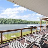 Huge Lakefront Yard, Private Dock - Amazing Views!