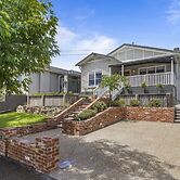 Lovely 3-bed With Alfresco Dining in Prime Suburb