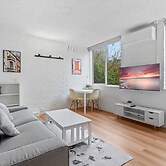 Cozy 1BR Stay in South Yarra With Parking & Wi-fi