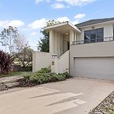 Lakeside 3-bed Family Home With Amazing Views