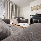 Urban Calm Spacious 3-bed Home With Free Parking