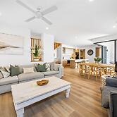 Bokarina 3-bed Stunning Home, Steps From Beach