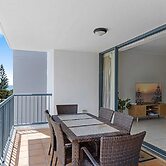 Beachside 2-bed With Pools, Gym, BBQ and Parking