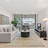 West End Flat With Pool and BBQ Access