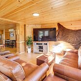 Hike, Ski & Explore: Patten Home w/ Pool Table!