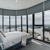 Panoramic Lake View 2-bed With Pool,