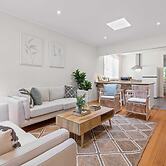 Lush 3-bed House Near the Beach