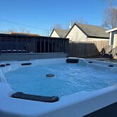 Spacious Home for Groups with Hot Tub in Indy