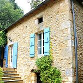 Blanquefort Woodland Hill Retreat