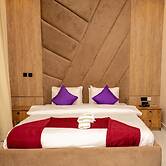 LUXURY APARTMENTS & HOMES