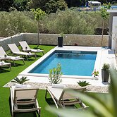 Salt & Stone-apartment with private pool