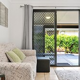 Spacious 1-bed Unit With Outdoor Patio Dining