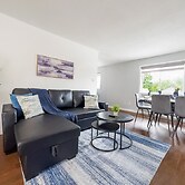 Charming Pet-friendly Summer Stay w/ Parking