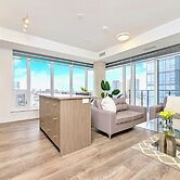 High Rise Condo w Balcony & Breathtaking Views