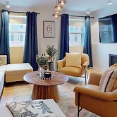 Casa Hotels Elegant 2BR Suite in Leslieville