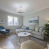 Casa Hotels: Modern 2BR Suite in Leslieville
