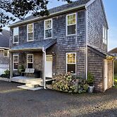 Beachside Retreat w/ Hot Tub, Balcony Dining & Blue-ceiling Charm Sea 