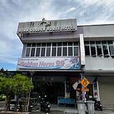 OYO 91242 Muar Golden Horse Hotel