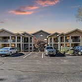 Peaceful 2BR Condo by Golf Course & Pools