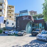 GlassHaus Rooftop 2-BR & Pool in Ghazir