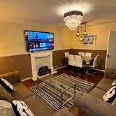 2 Bedroom Apartment - Sleeps 4, Free Parking, Wifi