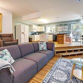 Countryside Cottage on 5 Acres! Easy Commute to DC