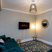 Comfortable 4-bed Home With Free Parking Wales