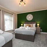 Comfortable 4-bed Home With Free Parking Wales