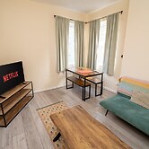 Family & Group Stay 5-bed Home, Parking