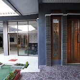 Hotel O 94911 Syariah Anggrek Guest Hous