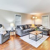 Cozy Home 4 Mi to YSU Campus: Penguins Welcome!