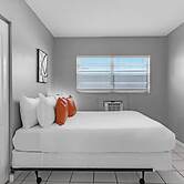 Cozy 1BR Retreat 6 Mins to Beach Free Parking