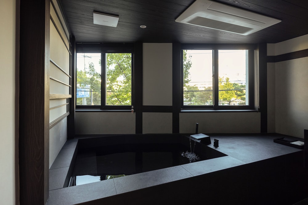 Suwon Haenggung-dong Revora Hotel