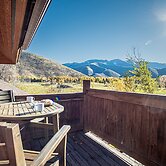 Creekside on Quigley - 3BD Private Home on Trails + Hot Tub
