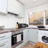 2 Bedroom House - Free Parking